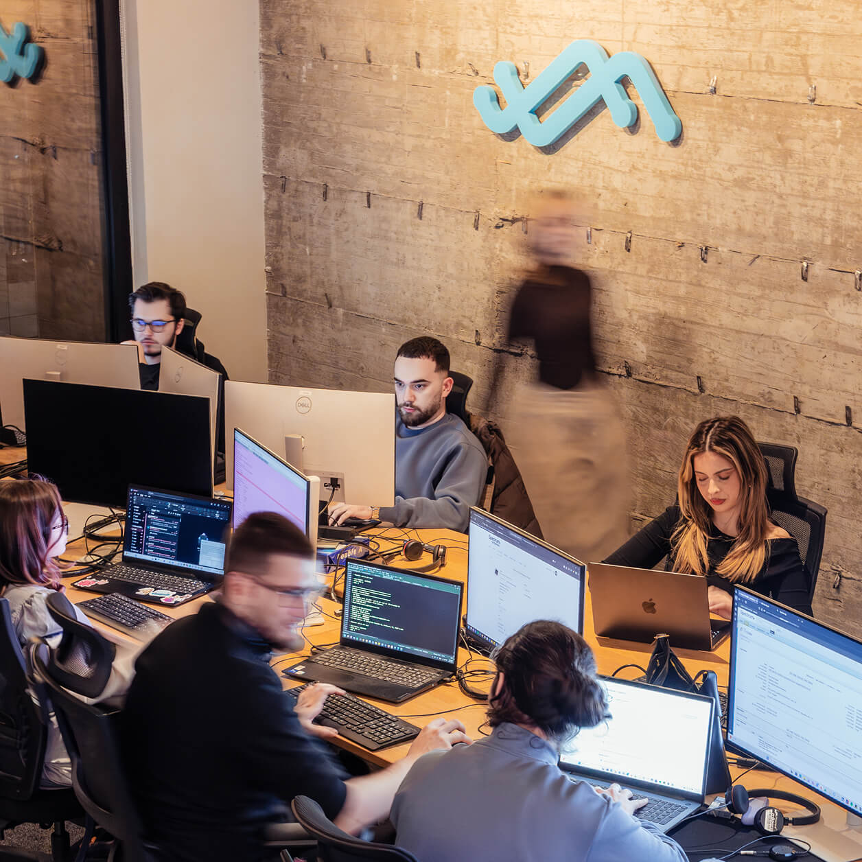 Mikkena team collaborating